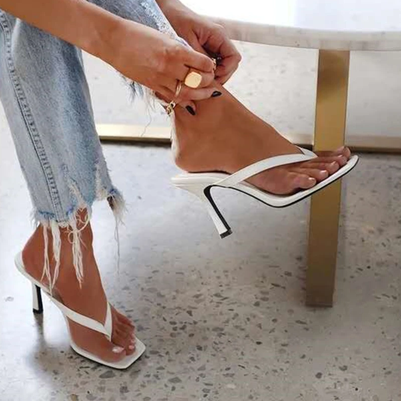 Ankle Strap Heels - Stilvolle Damen-Fersen-Flip-Flops, schwarze High Heels, weiße
