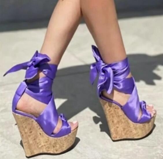 Süße rosa-weiße karierte Seide – Cork Wedge Sandal Bewertung und Preis